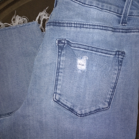 Maurices Distressed High Rise, Size Medium - Picture 7 of 7